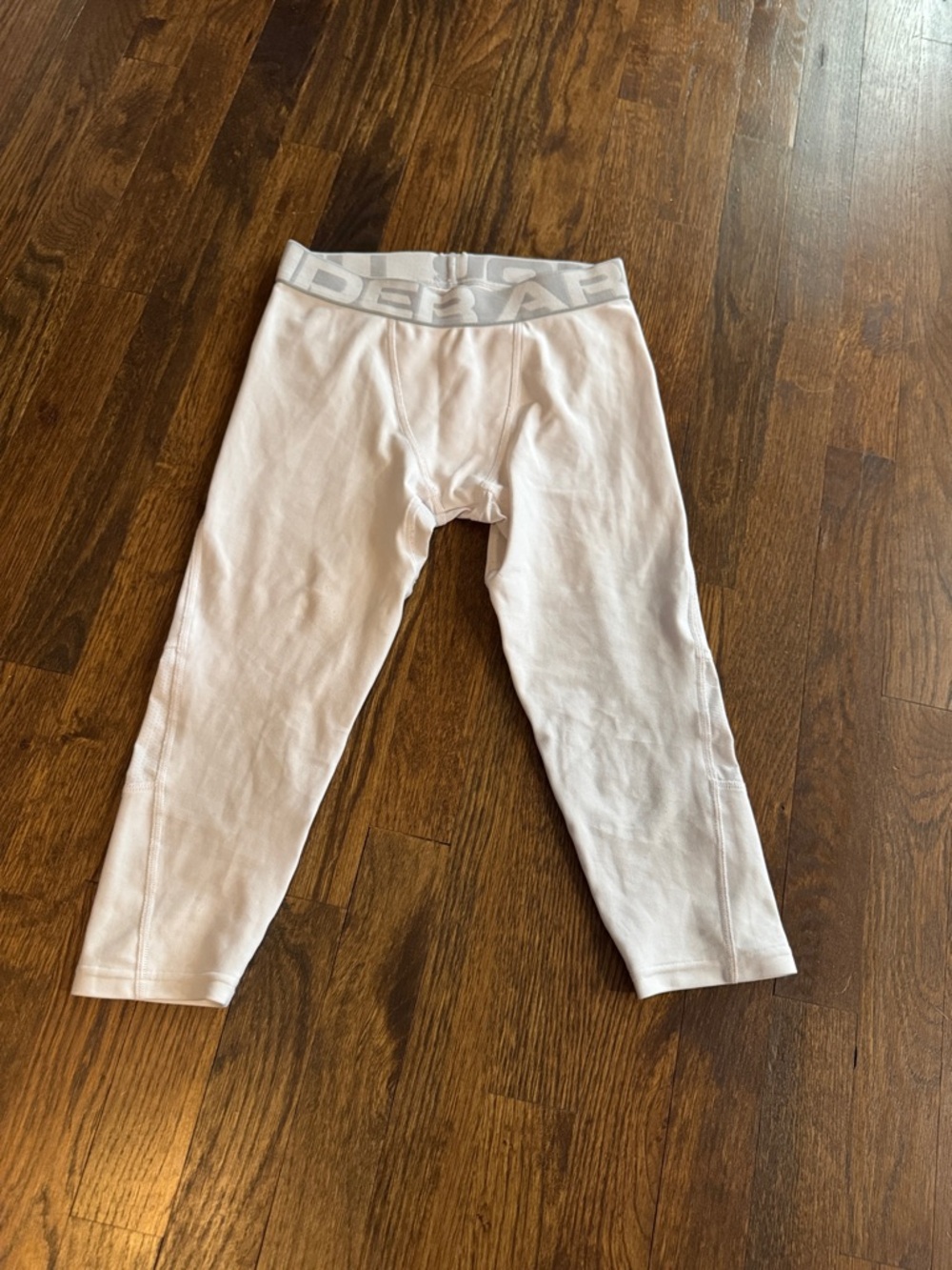 Under Armour Boys 3/4 White leggings Youth Medium